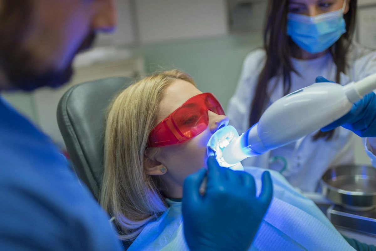 Jakie zabiegi wykonuje się w ramach stomatologii estetycznej?